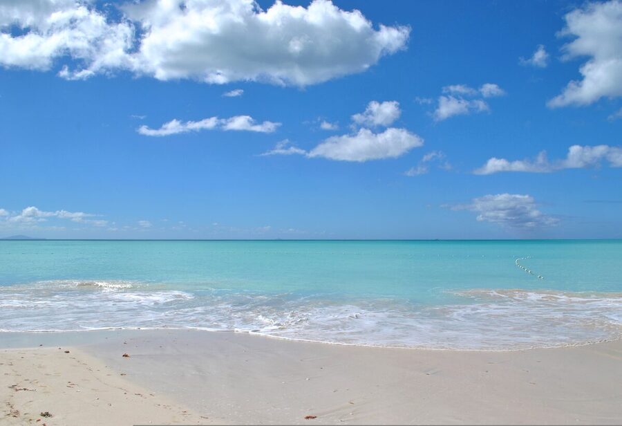 Spiaggia tropicale dalle acque turchesi, mare esotico
